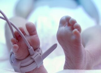 Εύβοια: Ο πατέρας του 1,5 χρόνων παιδιού που φέρεται να ήπιε πετρέλαιο ξεσπά και διαψεύδει τα περί σύλληψης – «Το παιδί είναι καλά»