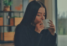 5 χαρακτηριστικά που συναντάς σε όσους πίνουν σκέτο καφέ