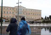 Καιρός σήμερα: Έντονες καταιγίδες και χαλαζοπτώσεις – Άνεμοι έως 8 μποφόρ και θερμοκρασία στους 19 βαθμούς