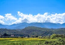 Καιρός σήμερα: Ήλιος και ζέστη – Τοπικές βροχές στα ηπειρωτικά ορεινά