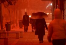 Σαρώνει η κακοκαιρία Erminio: Δύο περιοχές σε κόκκινο συναγερμό, μέχρι πότε θα διαρκέσει η σκόνη