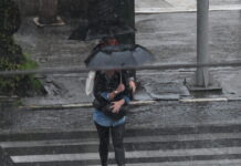 Καιρός αύριο: Μεγάλο Σάββατο με συννεφιά, βροχές και χιόνια στα ορεινά – Ποιες περιοχές θα επηρεαστούν