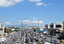 Κίνηση: Αδειάζει η Αθήνα για το Πάσχα – Μεγάλη έξοδος εκδρομέων με μποτιλιάρισμα σε δρόμους, λιμάνια και ΚΤΕΛ