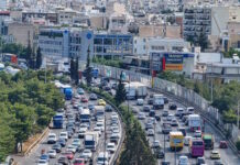 Κίνηση στους δρόμους: Κυκλοφοριακό κομφούζιο σε όλη την Αθήνα – «Κατακόκκινος» ο Κηφισός, η Αττική οδός και το κέντρο