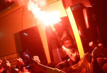 ΑΕΚ: «Τρέλα» οπαδών στη Νέα Φιλαδέλφεια στην υποδοχή του πούλμαν, «να τοι οι πρωταθλητές» και καπνογόνο από τον Κοϊτά