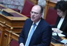 Μακάριος Λαζαρίδης: Η αντιπολίτευση κλιμακώνει τις επιθέσεις για το πτυχίο και ζητά την αποπομπή του