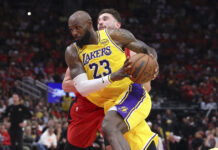 NBA: Ο 41χρονος Λεμπρόν Τζέιμς διέλυσε για τρίτη σερί φορά τους Ρόκετς και έφερε τους Λέικερς μία νίκη μακριά από τα ημιτελικά