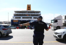 Πειραιάς: Συνελήφθη 25χρονος σε φέρι μποτ με χασίς, καπνογόνα και ρουκέτες αλεξίπτωτου