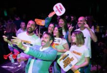 Ο Μάκης που κέρδισε το Eurojackpot συνεχίζει να το γιορτάζει – Βγήκε για ένα ποτό και κέρασε όλους τους θαμώνες στο Fuzz Club