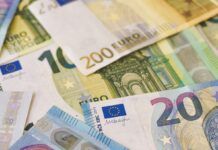 Μεσοπρόθεσμο: Στο 2% πέφτει η ανάπτυξη, στο 3,2% ανεβαίνει ο πληθωρισμός – Κατατέθηκε στην Ευρωπαϊκή Επιτροπή η ετήσια έκθεση προόδου