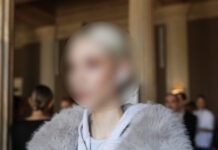 Συνελήφθη εγγονή γνωστού πολιτικού, που έχει πεθάνει, για κατοχή ναρκωτικών