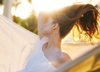 Mood boosters: Φυσικοί τρόποι να «ξεγελάσετε» τον εγκέφαλό σας