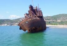 Γύθειο: Καταρρέει το ναυάγιο «Δημήτριος» – Βίντεο με τα σημάδια εγκατάλειψης