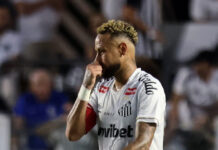 Ο Νεϊμάρ αποδοκιμάστηκε από τους οπαδούς της Σάντος και έκλεισε τα αυτιά του