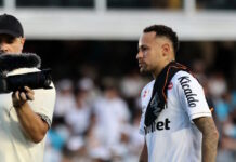 Νεϊμάρ: «Ο διαιτητής ξύπνησε με περίοδο, θέλει να είναι ο σταρ του αγώνα»