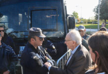 Νίκος Κωνσταντόπουλος και Ζωή διαμαρτυρήθηκαν για την αναμμένη μηχανή της κλούβας την ώρα που έκαναν δηλώσεις