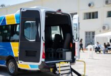 Δωρεάν μετακινήσεις ατόμων με αναπηρία: Παρουσιάστηκαν τα νέα οχήματα, ενισχύεται η υπηρεσία της ΟΣΥ