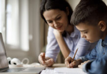 Πώς να βοηθήσεις το παιδί με τα μαθήματα στο σπίτι