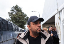 Δίκη για τα Τέμπη: Ο Πάνος Ρούτσι μεταφέρθηκε στο νοσοκομείο μετά από αδιαθεσία – «Αστυνομικοί με έσπρωξαν βίαια»