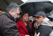 Δίκη για τα Τέμπη: Φωνές και γιουχαΐσματα από τους συγγενείς στην αίθουσα