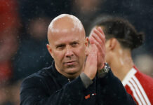 Ο Άρνε Σλοτ κοντά στην παραμονή στον πάγκο της Λίβερπουλ και τη νέα σεζόν