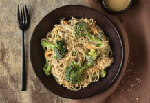 Σπαγγέτι με ταχίνι και λεμόνι