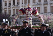 Στη Θεσσαλονίκη η πρώτη περιφορά Επιταφίου από τον Άγιο Μηνά – Σε κλίμα κατάνυξης πλήθος κόσμου ακολούθησε την πομπή