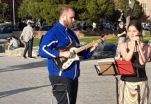 Θεσσαλονίκη: 300 ευρώ πρόστιμο σε μουσικούς του δρόμου μπροστά από τον Λευκό Πύργο – Τι προβλέπει ο νόμος