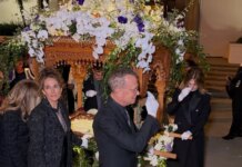 Τομ Χανκς: Κράτησε τον Επιτάφιο σε εκκλησία στο Λος Άντζελες! (φωτό)