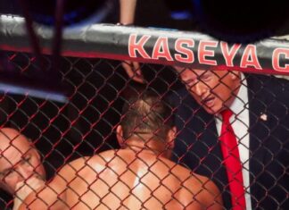 Ο Ντόναλντ Τραμπ έδωσε σόου σε αγώνα του UFC στο Μαϊάμι: «Είσαι ένας όμορφος άντρας» είπε στον νικητή