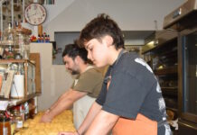 Μυτιλήνη: Το ξεχωριστό τσουρέκι ζαχαροπλαστείου και η άγνωστη ιστορία της συνταγής του