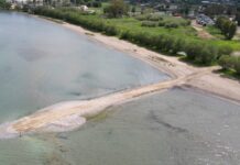 Ωρωπός: Πέταξαν μπάζα στην λιμνοθάλασσα Natura και έφτιαξαν δρόμο 60 μέτρων – Μηνύσεις από τον δήμο