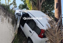 Χανιά: Τροχαίο με αυτοκίνητο να «σκαρφαλώνει» κάθετα σε τοίχο, φωτογραφίες