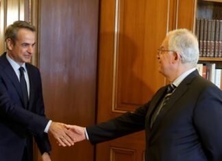 Μητσοτάκης σε Τασούλα: Η αναδιάταξη του πολιτικού σκηνικού δεν μας αφορά, προσηλωμένοι στο κυβερνητικό πρόγραμμα