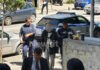 Στα δικαστήρια Θεσσαλονίκης ο 67χρονος που εισέβαλε με σφυρί σε τράπεζα: «Δεν μπήκε όλη η σύνταξη»