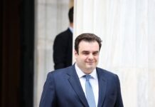 Πιερρακάκης σε Financial Times: «Απολύτως απαραίτητες» οι οικονομικές μεταρρυθμίσεις της τρόικας