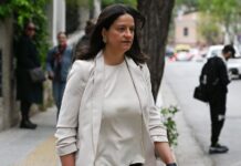 Ίση αμοιβή για ίση εργασία: Σήμερα η συνέντευξη Τύπου της Κεραμέως για το νομοσχέδιο – Τι θα περιλαμβάνει