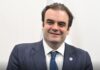 Πιερρακάκης στο Bloomberg: «Η Ευρώπη είναι έτοιμη να απαντήσει» – Η πρώτη αντίδραση μετά τις απειλές Τραμπ για δασμούς