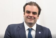 Πιερρακάκης στο Bloomberg: «Η Ευρώπη είναι έτοιμη να απαντήσει» – Η πρώτη αντίδραση μετά τις απειλές Τραμπ για δασμούς