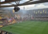 Πανζουρλισμός στην Allwyn Arena για τη πρωταθλήτρια ΑΕΚ – Χιλιάδες φίλοι της Ένωσης τραγουδούν στην προπόνηση ενόψει της φιέστας