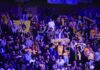 Οπαδοί της ΑΕΚ στο ξενοδοχείο μετά τον χαμένο τελικό στο BCL: «Ψηλά το κεφάλι»