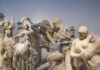 Le Monde: Νέα γαλλική νομοθεσία «επιτρέπει» την επιστροφή θραυσμάτων του Παρθενώνα στην Ελλάδα, που βρίσκονται στο Λούβρο