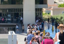 Ουρές έξω από το Μουσείο της Ακρόπολης – Ελεύθερη η είσοδος με αφορμή τη Διεθνή Ημέρα Μουσείων