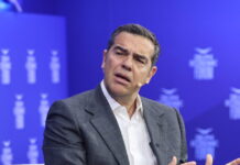 Ο Αλέξης Τσίπρας έκανε τα μουσικά αποκαλυπτήρια του νέου κόμματός του