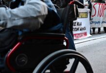 Θεσσαλονίκη: «Την ξέχασαν δεμένη με τη ζώνη και μόνη της» λέει ο πατέρας της 17χρονης ΑμεΑ που την άφησαν για 2 ώρες μέσα σε λεωφορείο