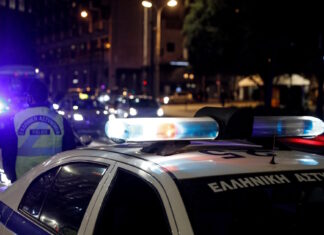 Συνελήφθη αστυνομικός στη Λεωφόρο Βουλιαγμένης με παράνομο οπλισμό – Εξετάζεται η συμμετοχή του σε κύκλωμα εκβιαστών