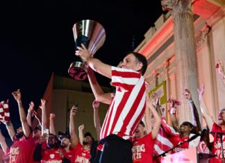 Ο Ολυμπιακός απάντησε στον Παναθηναϊκό με το βίντεο που ο Γιώργος Μπαρτζώκας τραγουδάει σύνθημα των Πειραιωτών