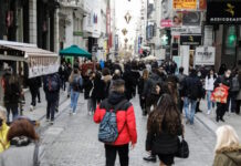 Η Ελλάδα χάνει 1,7 εκατ. κατοίκους έως το 2060 – «Ψαλίδι» του αναπαραγωγικού πληθυσμού κατά 35%