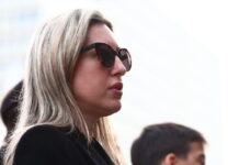 Πόπη Δομάζου: «Νιώθω ότι ο πατέρας μου θα είναι για πάντα στη Λεωφόρο»