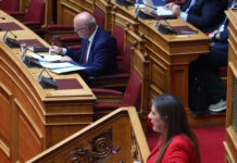 Φλωρίδης σε Κωνσταντοπούλου στη Βουλή: «Υπάρχει μία κωμωδία με τον Γιώργο Κωνσταντίνου που έχει ανεβεί σε παγκάκι, πλησιάζετε επικίνδυνα προς αυτό»